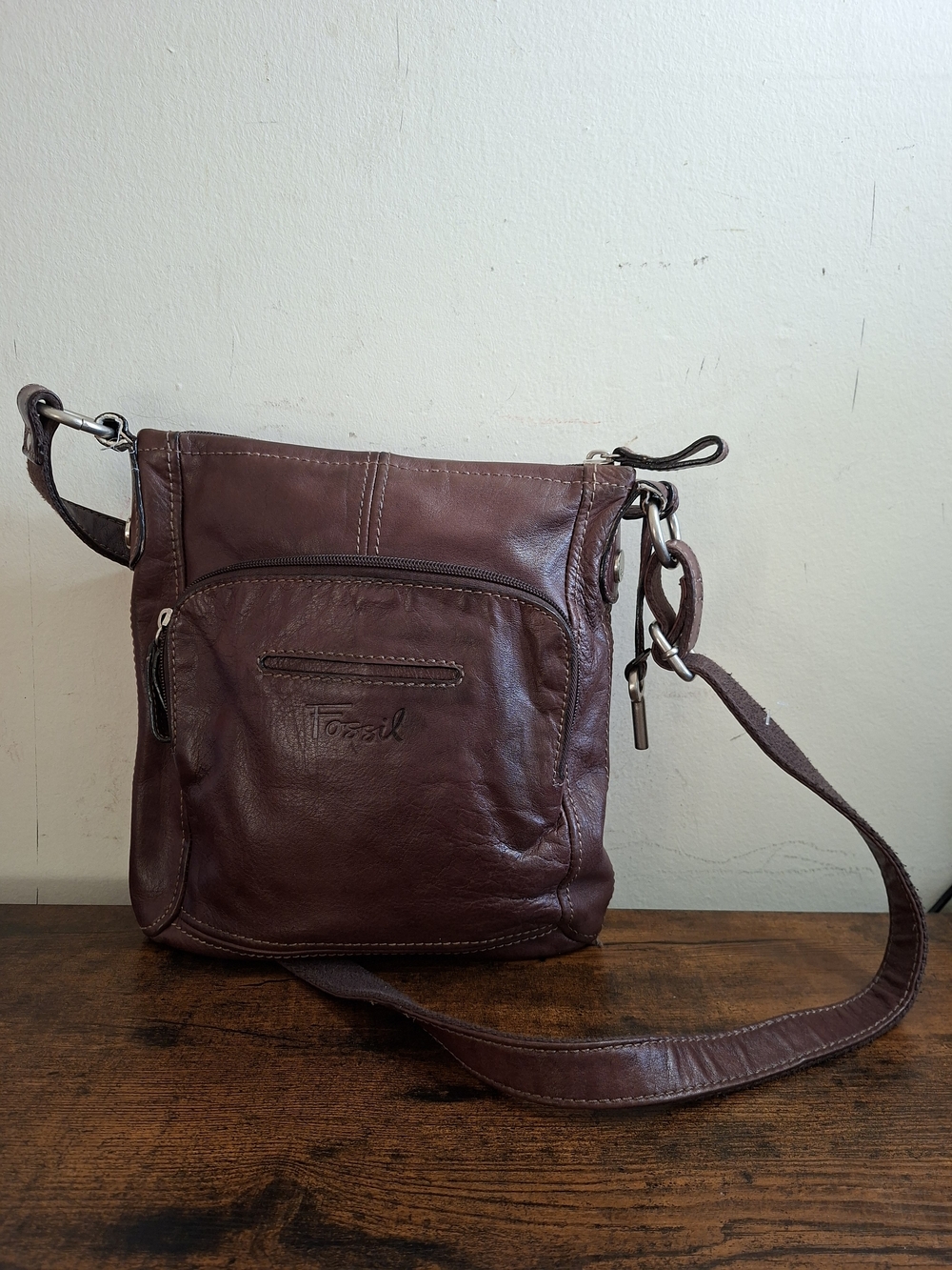 Fossil Brown Leather Multi-Pocket Crossbody Handbag – Casual Everyday Bag